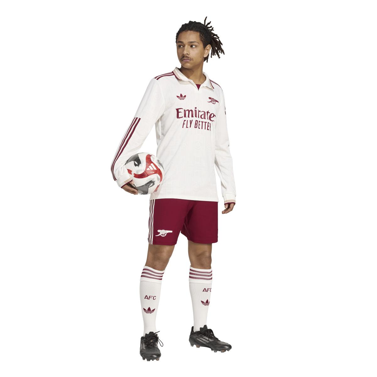 product/2/0/2025_adidas_jj1898_6_apparel_on_model_standard_outfit_view_transparent.jpg