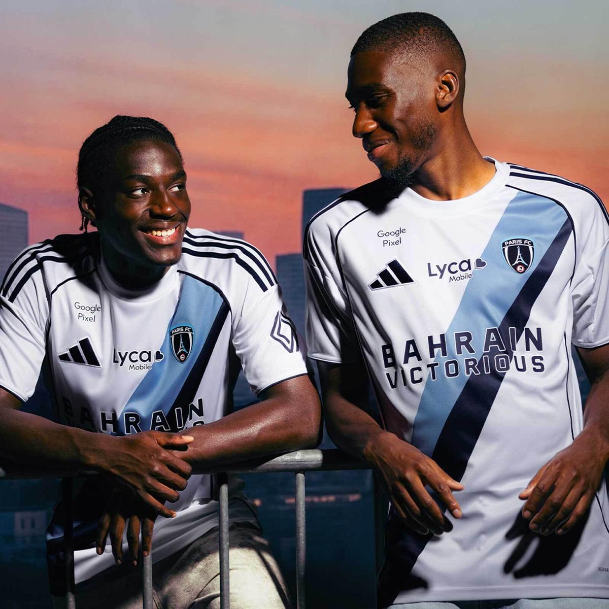 product/a/d/adidas-jd7413-bleu-marine-blanc-3.jpg