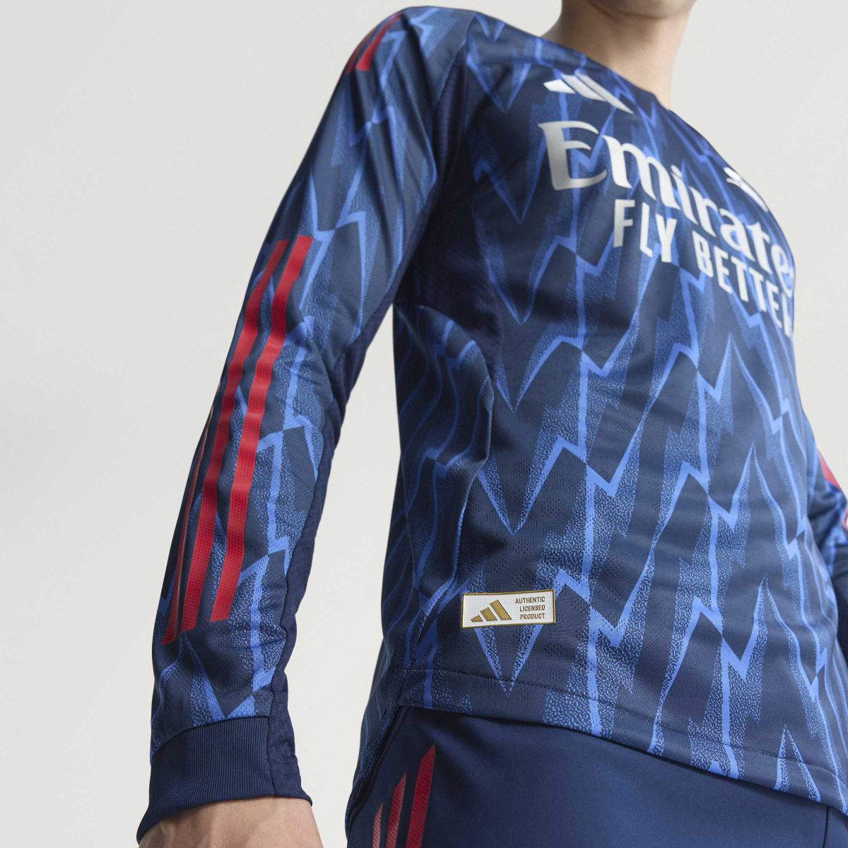 product/a/d/adidas_jj1834_15_apparel_photography_heromrktng_view_8.jpg