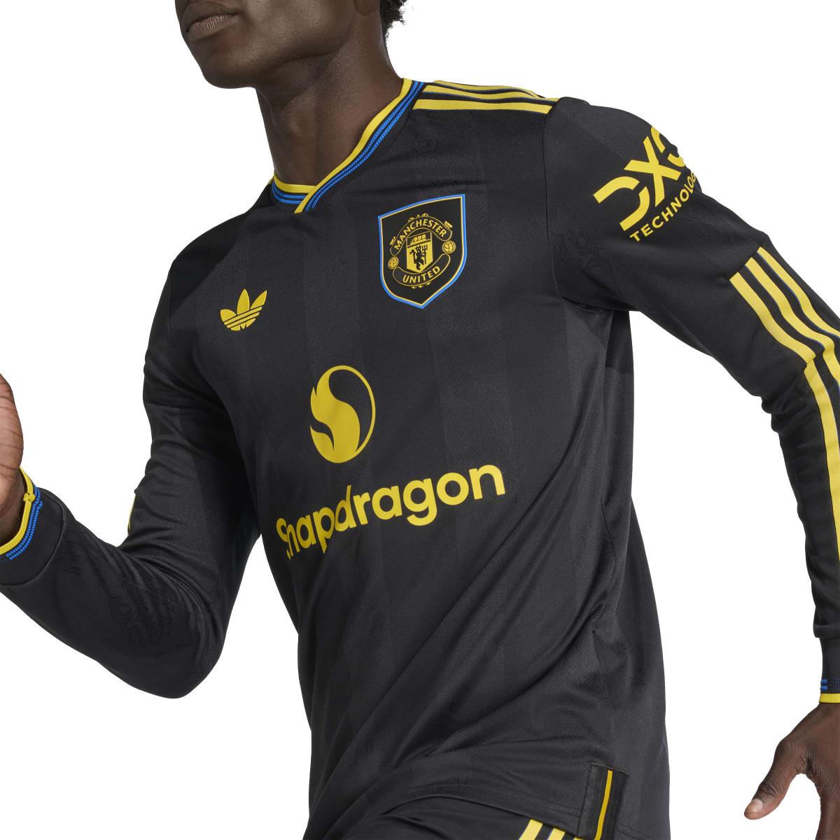 product/a/d/adidas_jp3040_8_apparel_on_model_detail_view_2_white.jpg