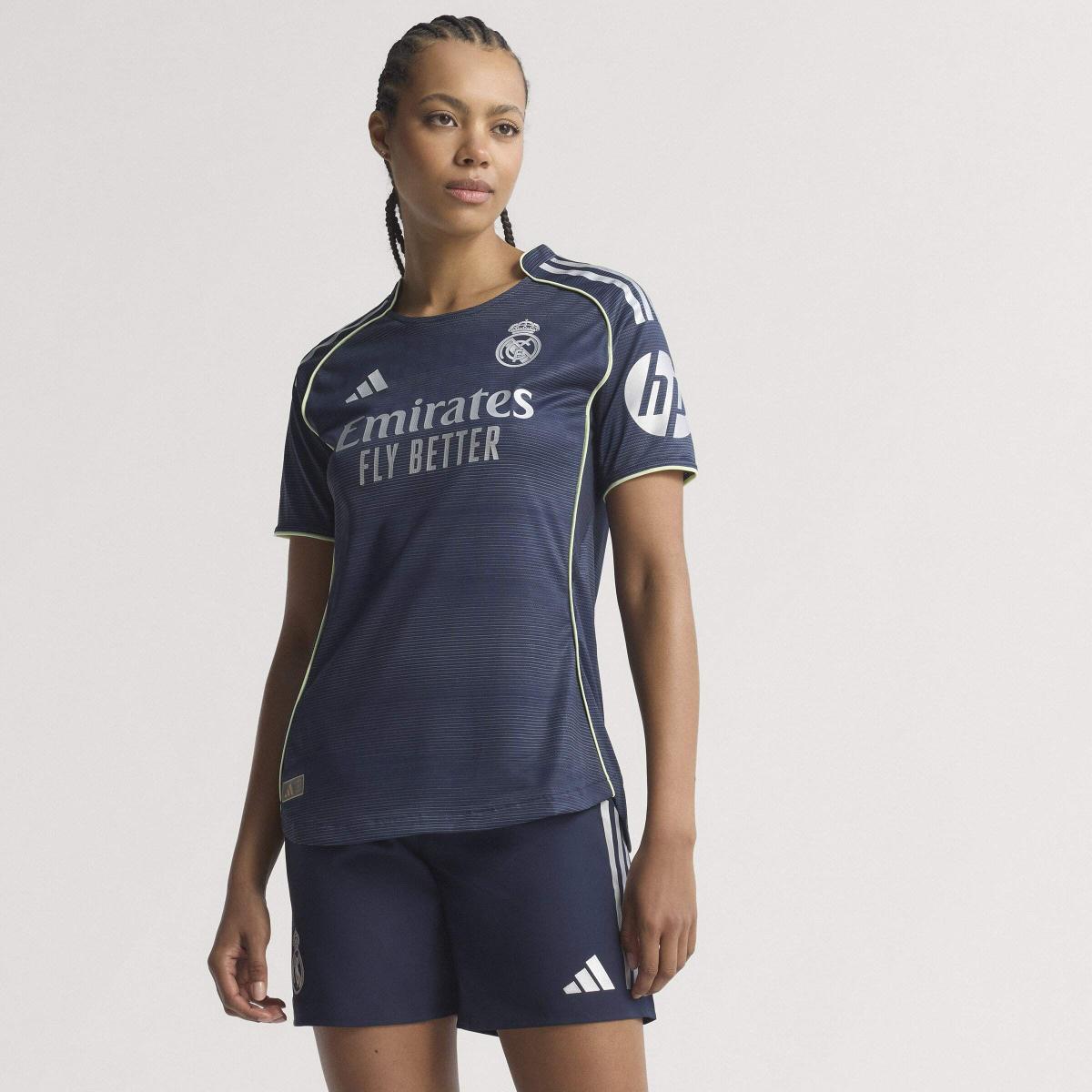 product/a/d/adidas_jp3936_bleu_10.jpg
