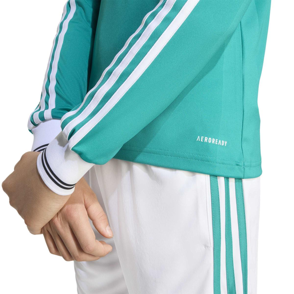 product/a/d/adidas_jv6471_7_apparel_on_model_detail_view_2_white.jpg