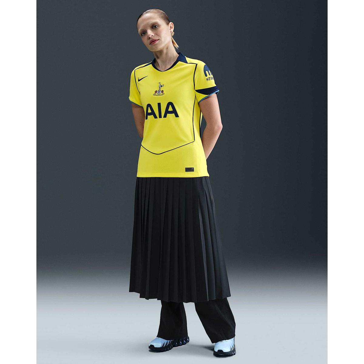 product/n/i/nike_hm3246-741_1.jpg