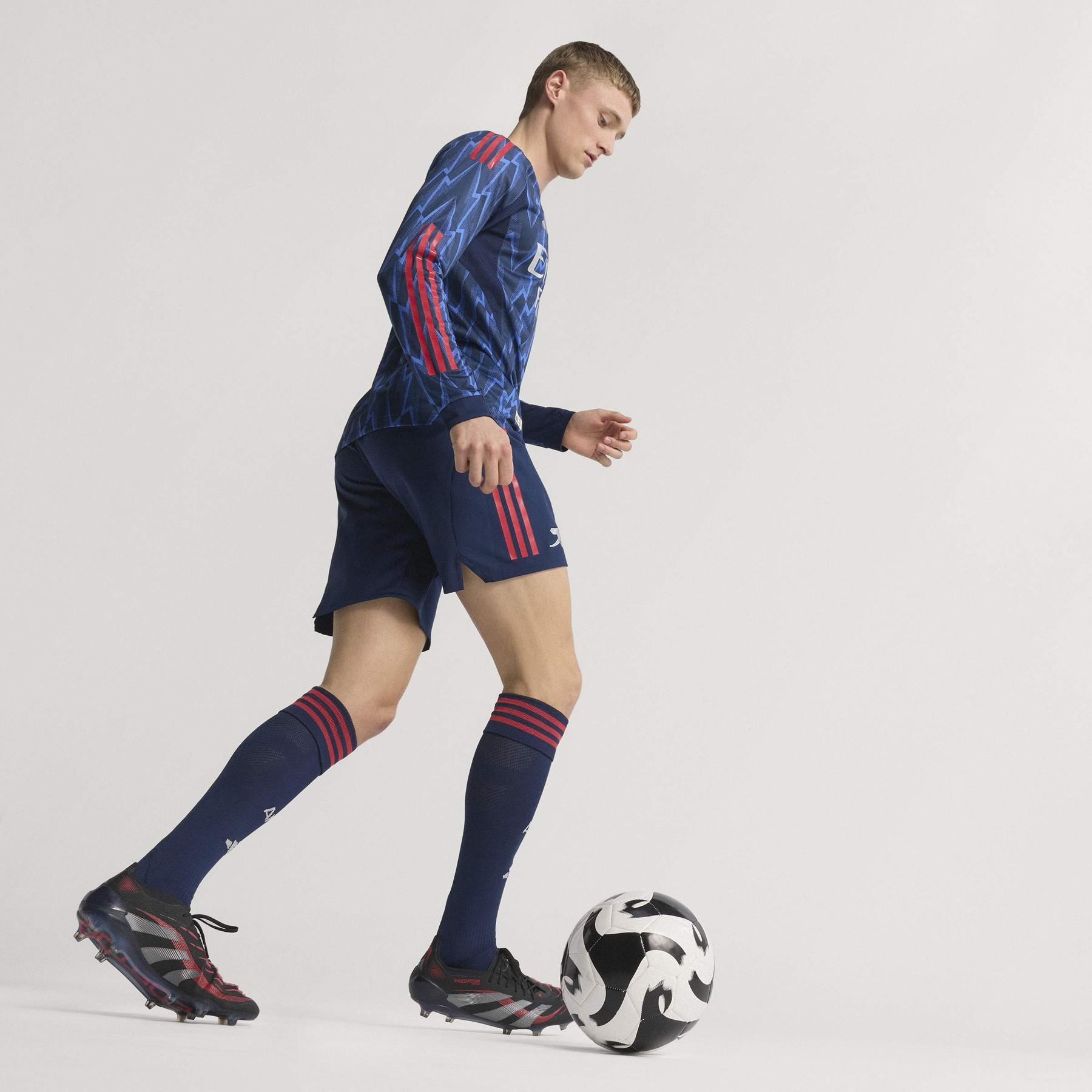 product/a/d/adidas_jj1834_13_apparel_photography_heromrktng_view_6.jpg