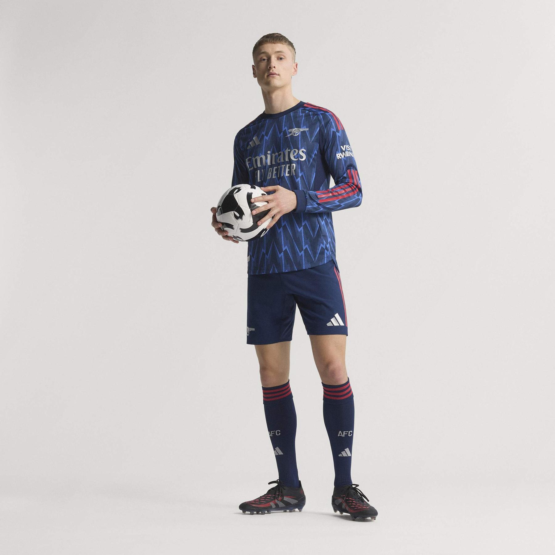 product/a/d/adidas_jj1834_16_apparel_photography_heromrktng_view_9.jpg
