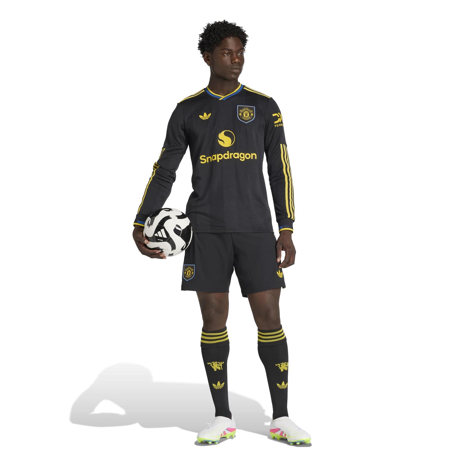 product/a/d/adidas_jp3040_6_apparel_on_model_standard_outfit_view_white.jpg