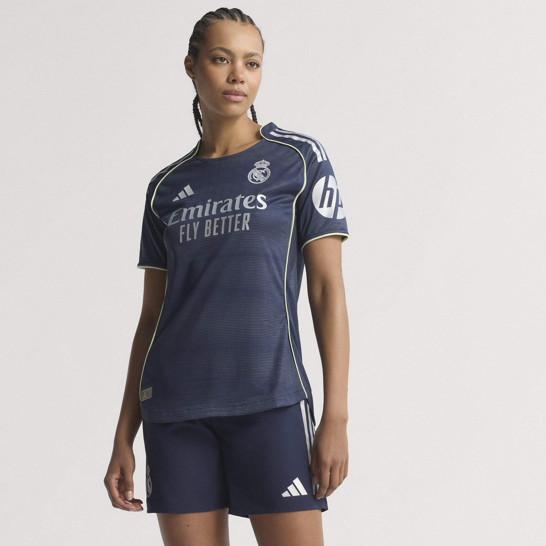 product/a/d/adidas_jp3936_bleu_10.jpg