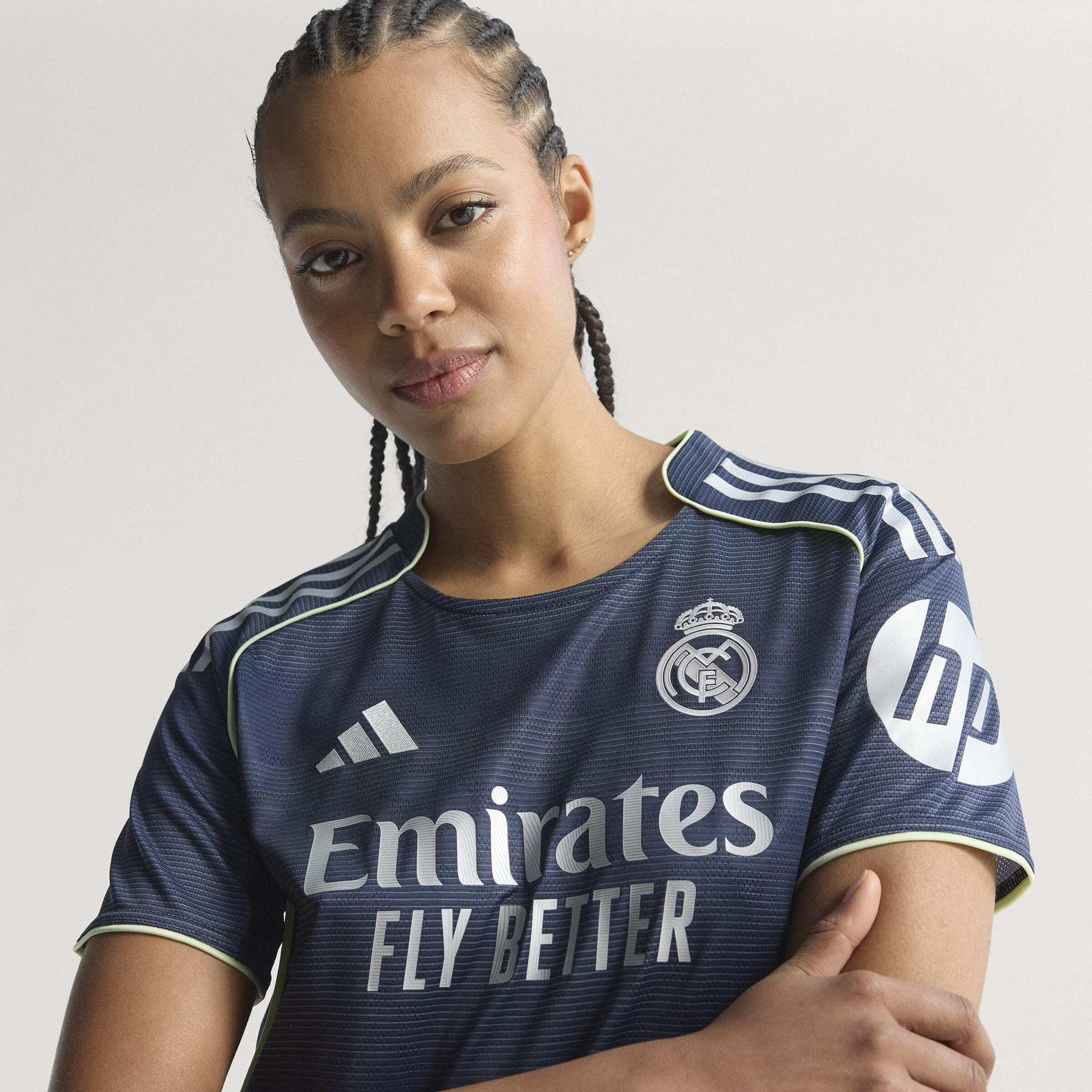 product/a/d/adidas_jp3936_bleu_12.jpg