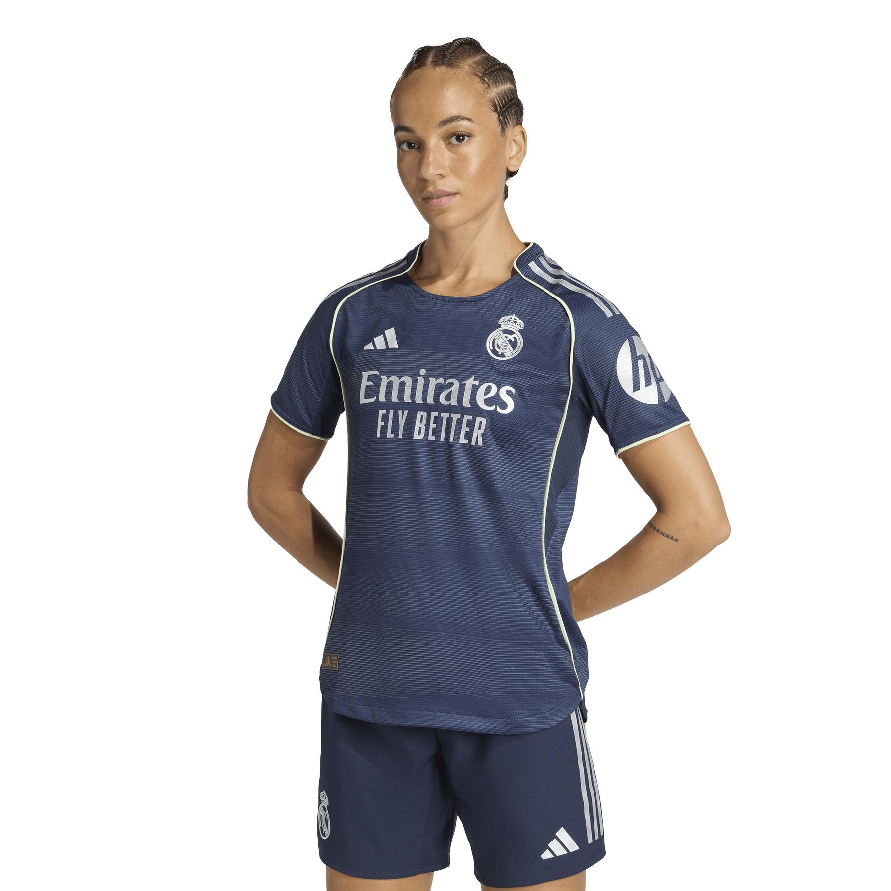 product/a/d/adidas_jp3936_bleu_3.jpg