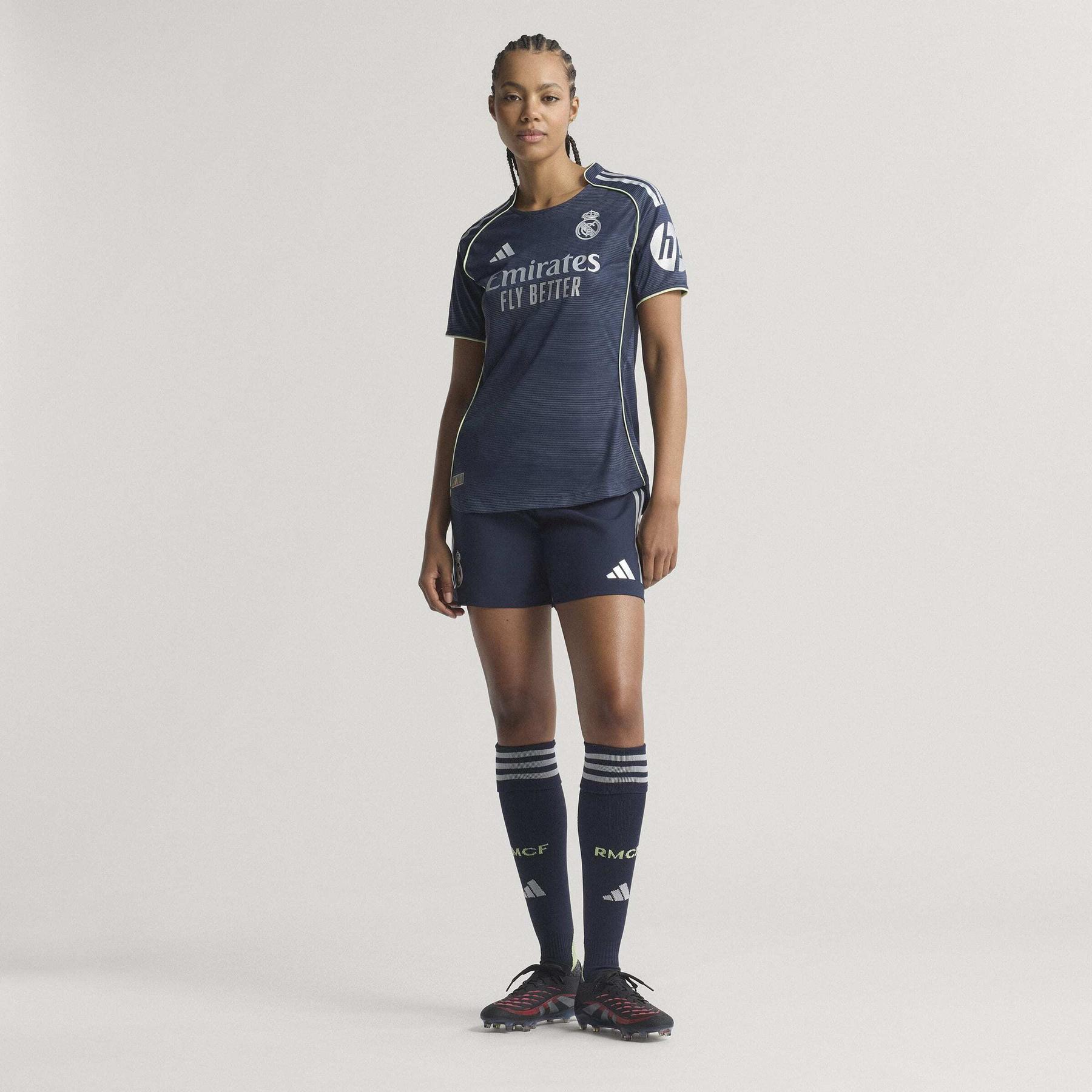 product/a/d/adidas_jp3936_bleu_9.jpg