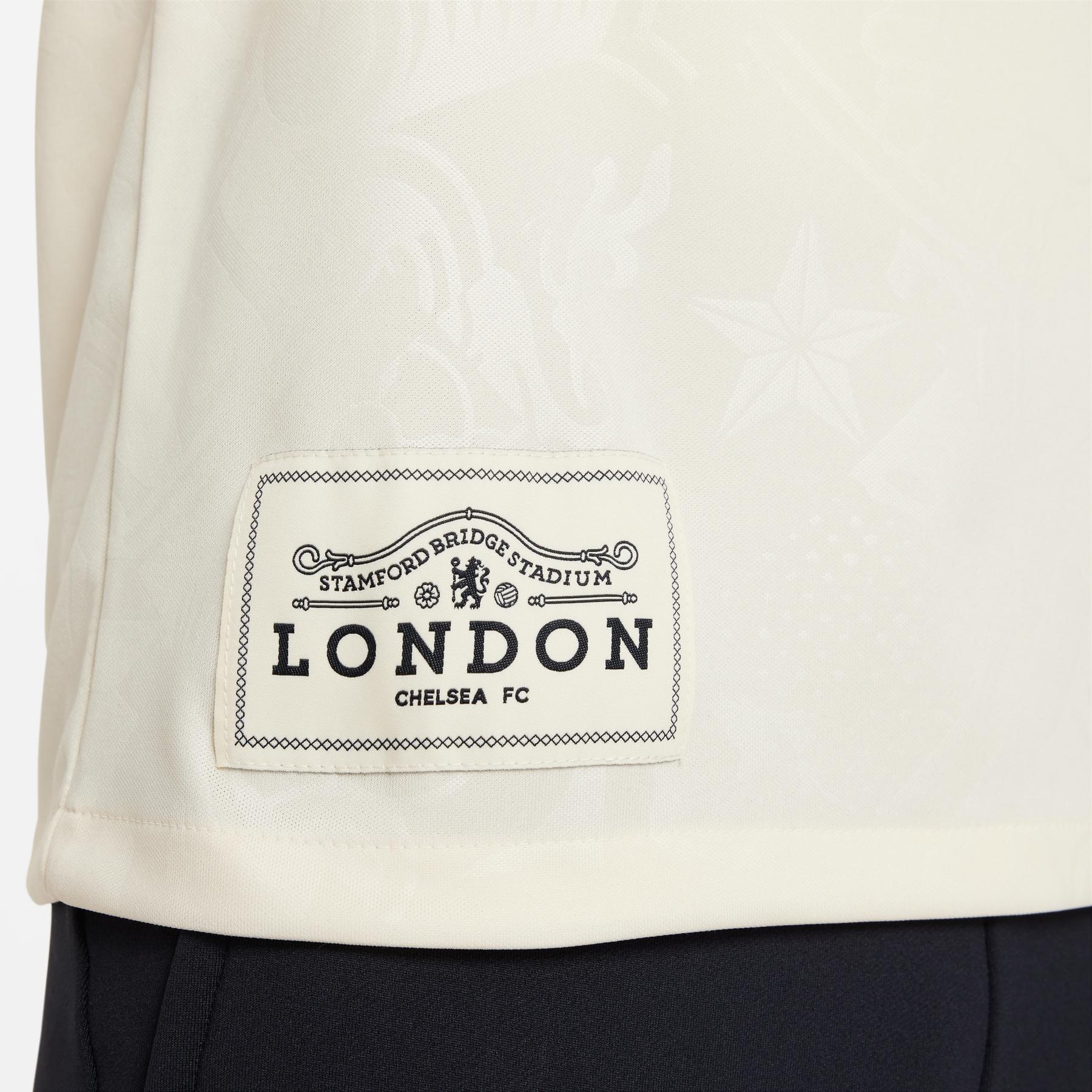 product/n/i/nike_fn4256-121-phsym004.jpg