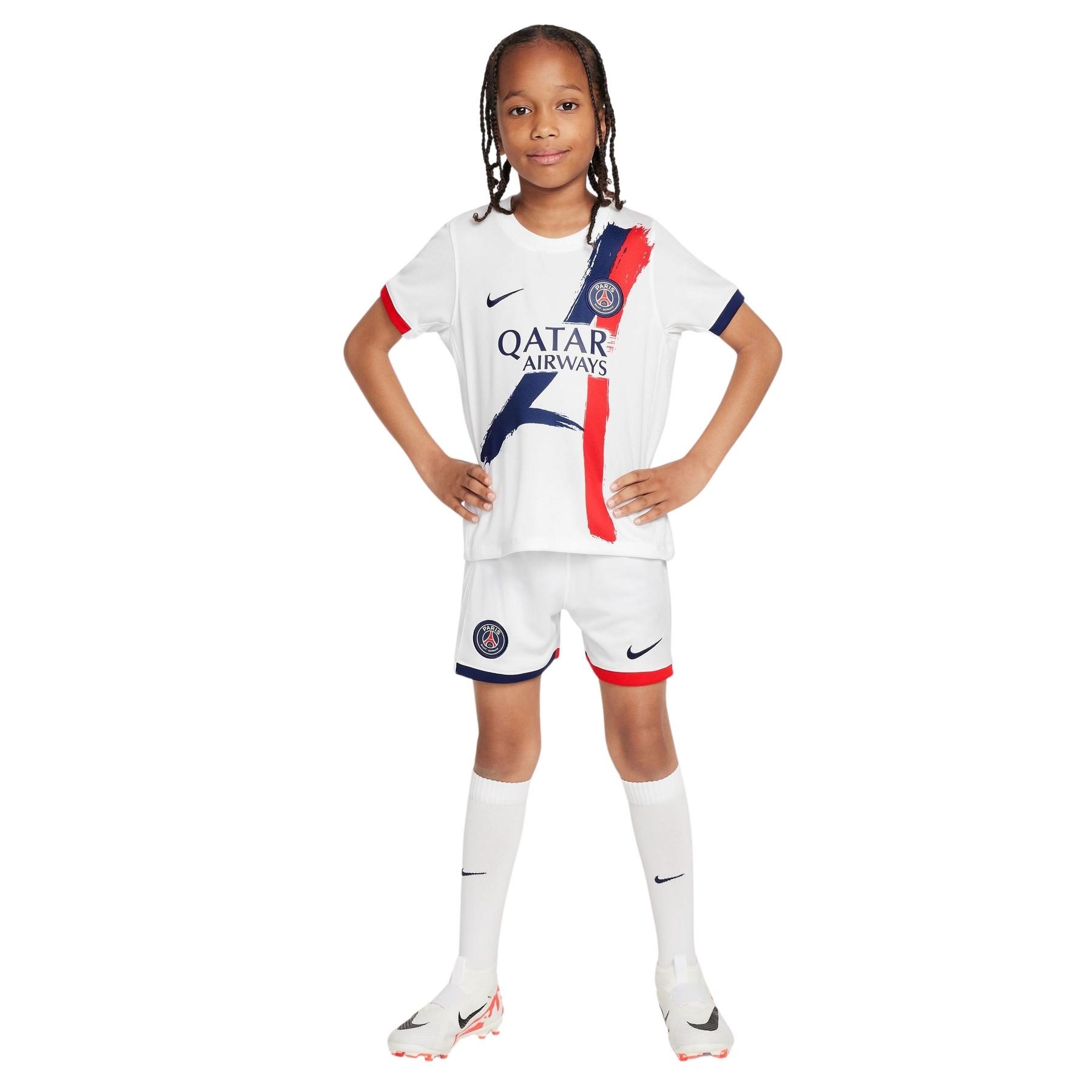 product/n/i/nike_fn9205-101-phsfm001.jpg