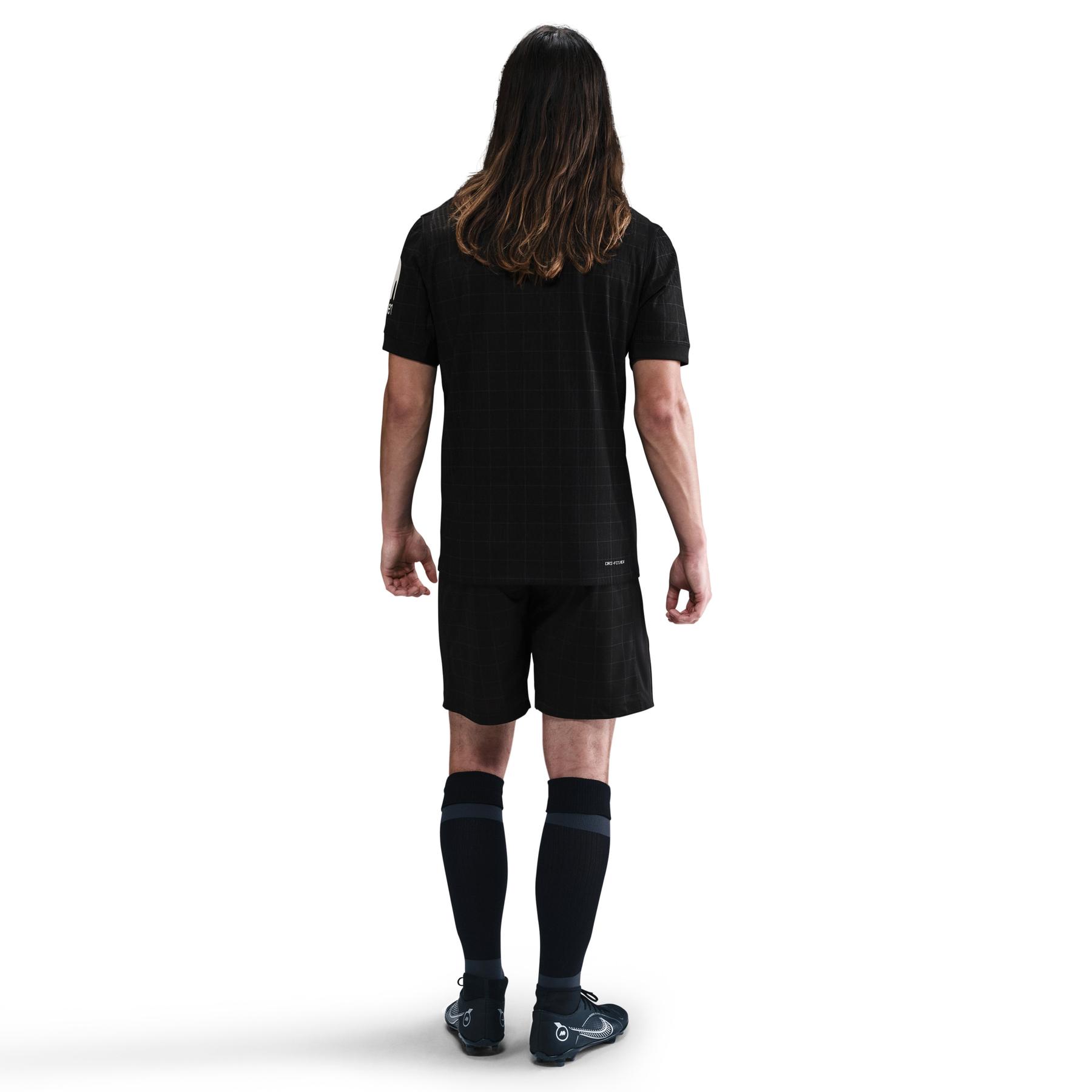 product/n/i/nike_hj4682-010-phsbm001.jpg