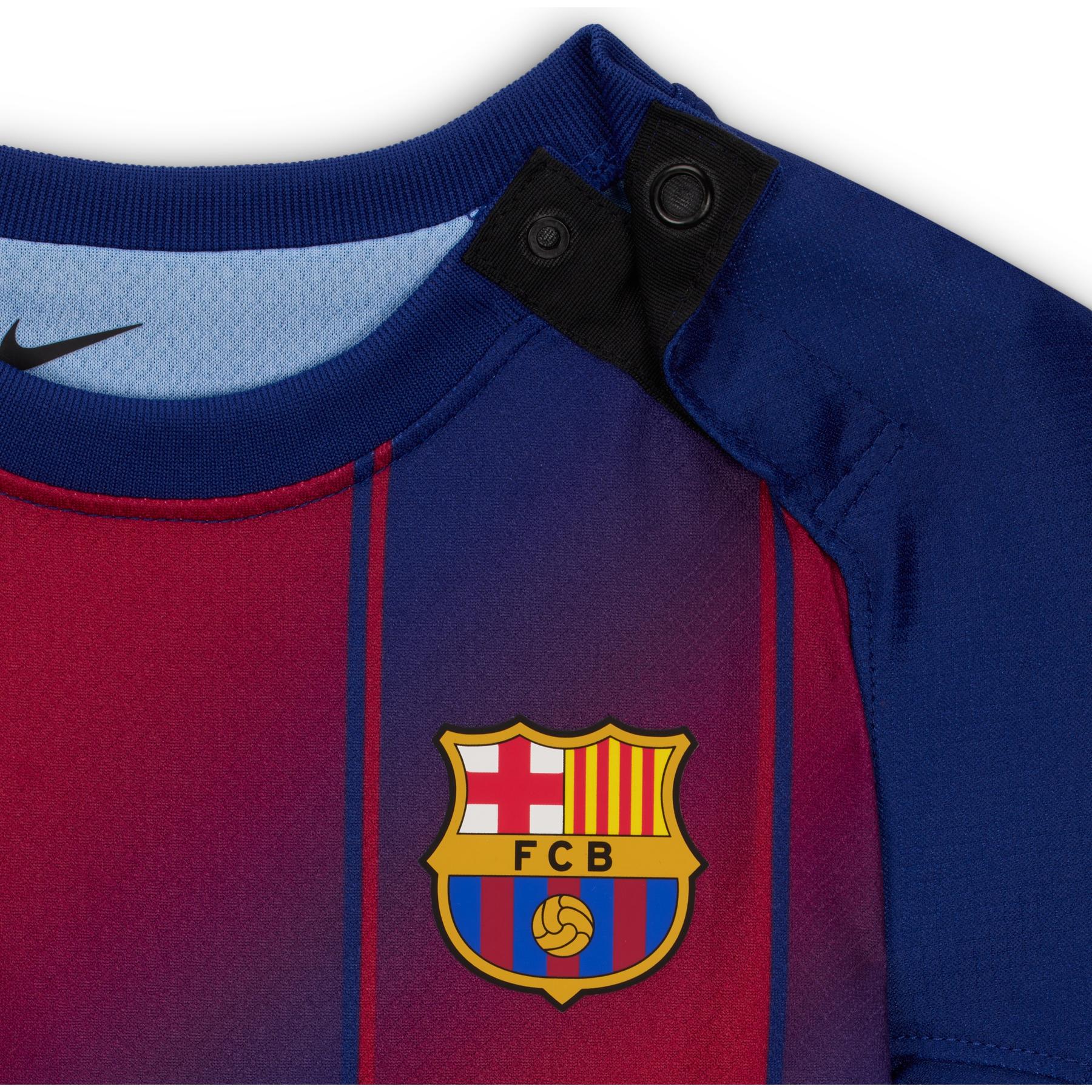 product/n/i/nike_hj5637-456-phsyd001.jpg