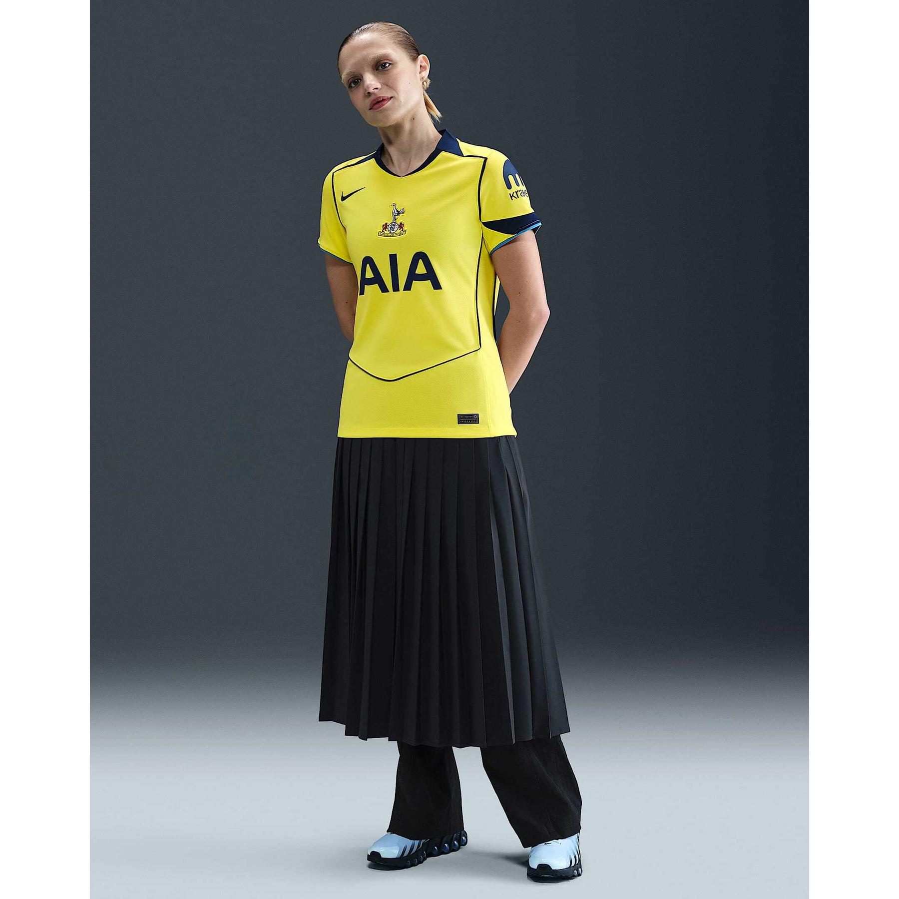 product/n/i/nike_hm3246-741_1.jpg
