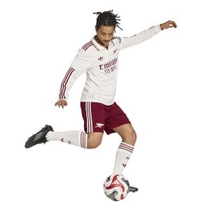 product/2/0/2025_adidas_jj1898_5_apparel_on_model_walking_view_transparent.jpg