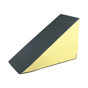 05078-b46-8-triangle-rug-softee-amarillo-grey-120x80x60-cm